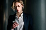 Younger Americans losing money to bad online financial advice